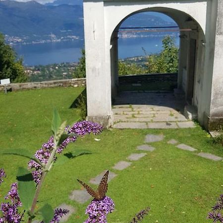 B&B Il Gatto Nero Castelveccana Eksteriør bilde