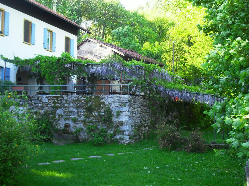 B&B Il Gatto Nero Castelveccana Eksteriør bilde