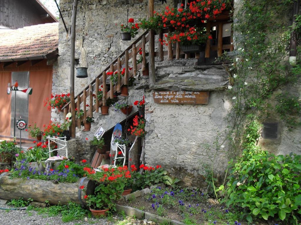 B&B Il Gatto Nero Castelveccana Eksteriør bilde