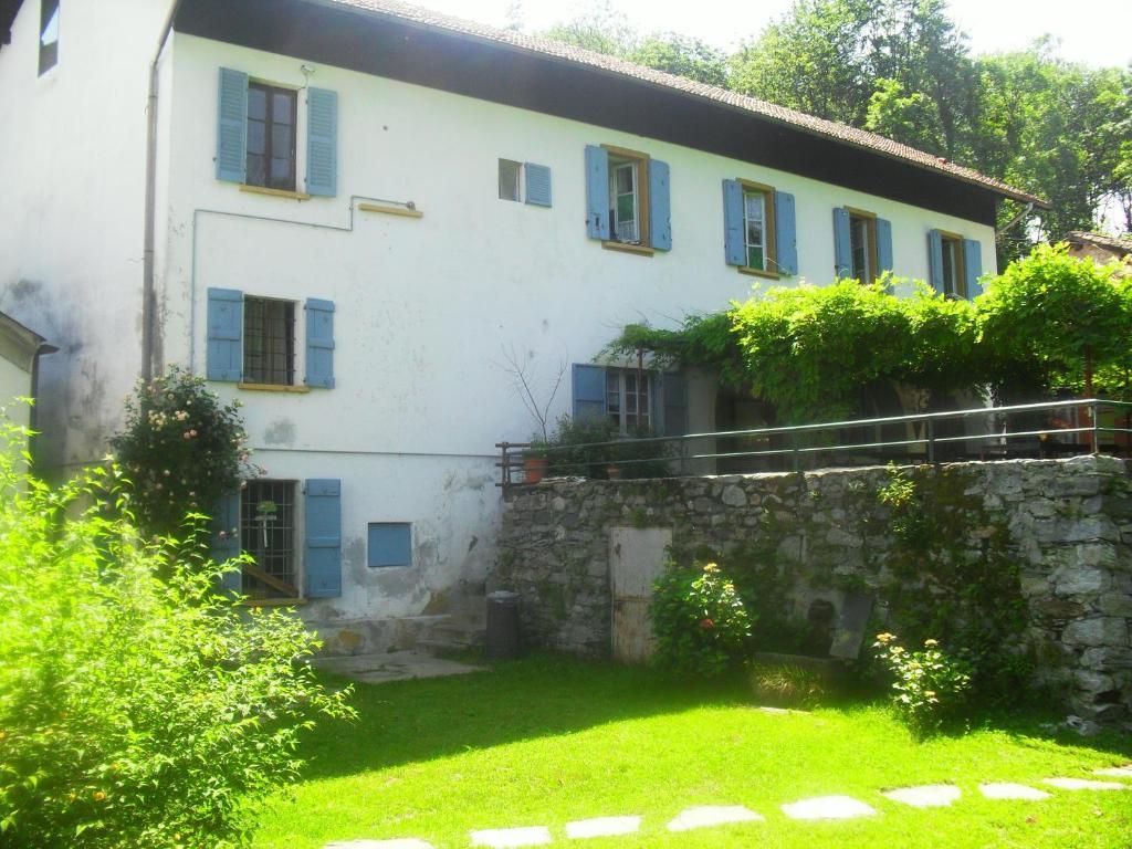 B&B Il Gatto Nero Castelveccana Eksteriør bilde